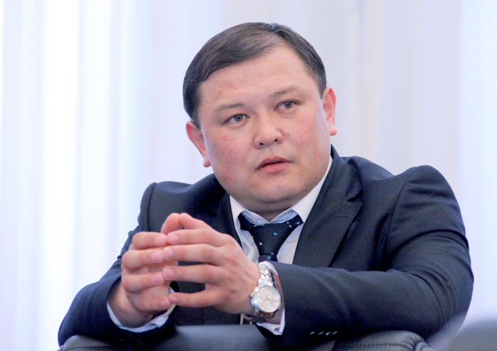 Дастан Джумабеков предлагает не использовать при парламентских выборах биометрические данные граждан
