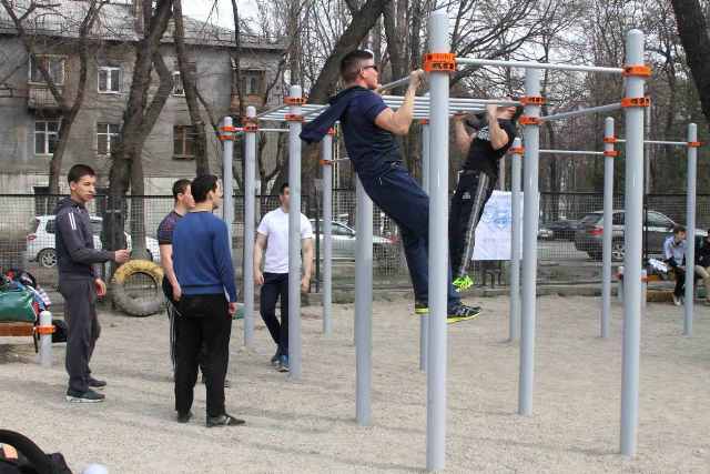 В Бишкеке открылась первая в стране Street Workout площадка
