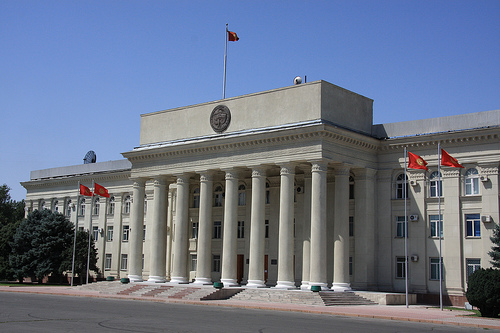 В правительстве одобрили программу по модернизации сетей наружного освещения Бишкека