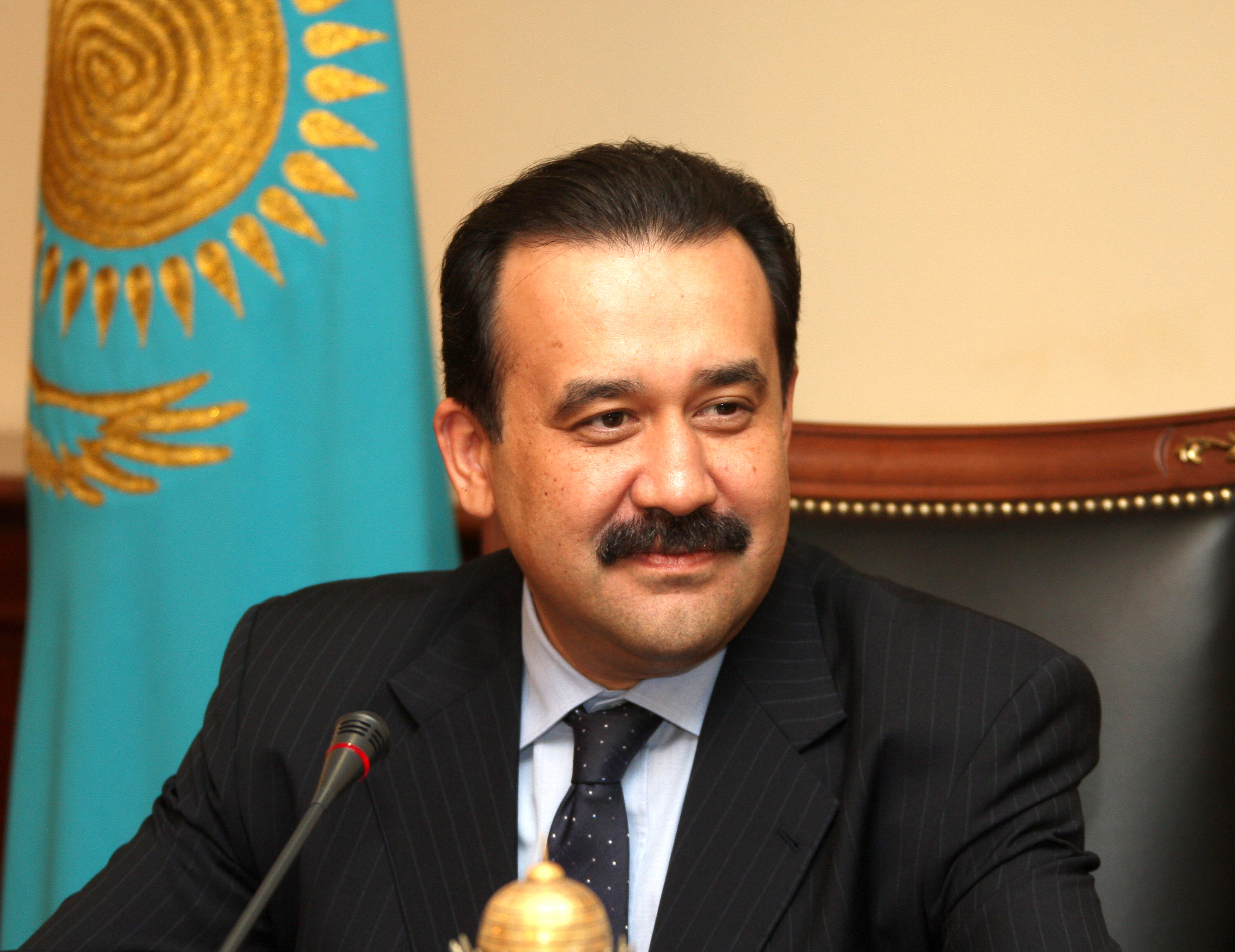Премьер-министра Казахстана пригласили посетить Кыргызстан с официальным визитом