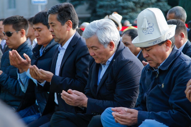 В Бишкеке проходит праздничный айт-намаз 