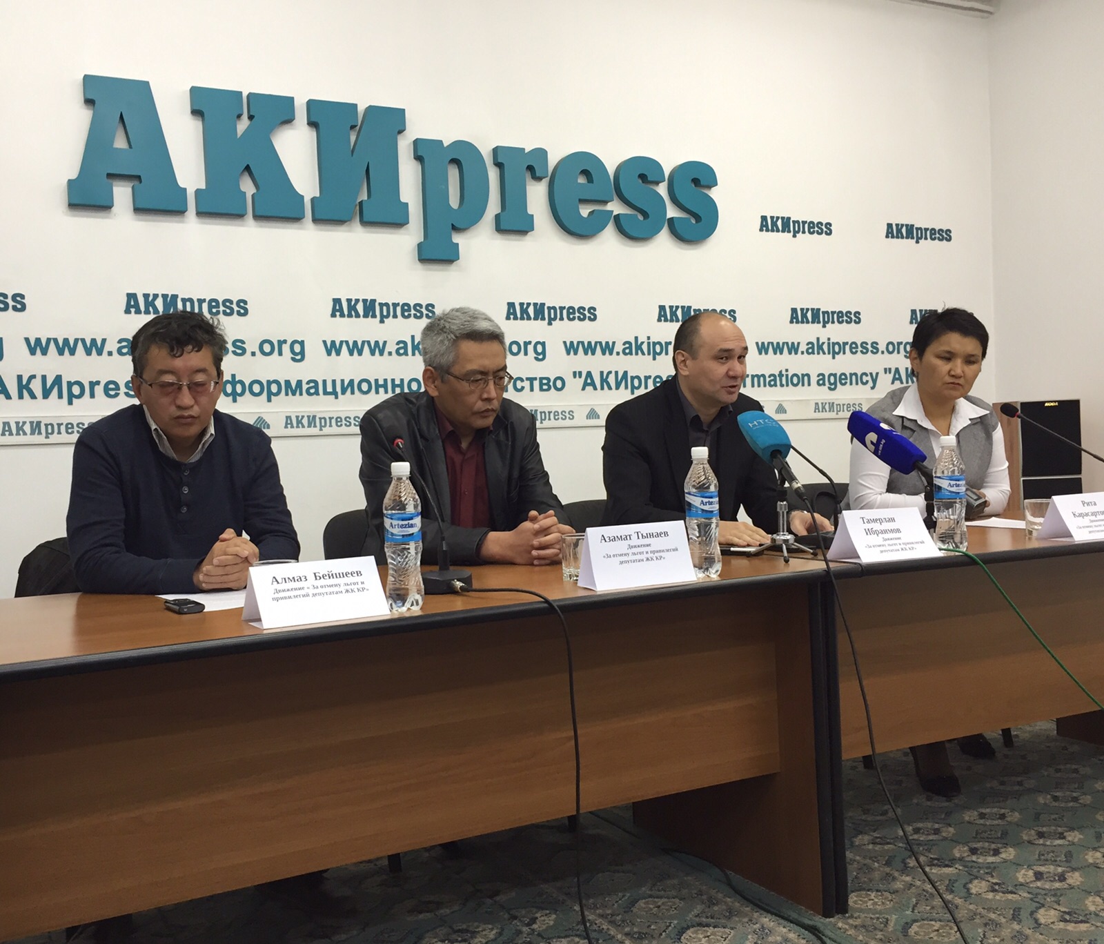 Активисты Кыргызстана будут персонально следить за каждым депутатом, подписавшим декларацию об отмене льгот

