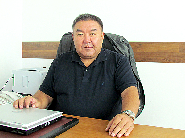 Жумакадыр Акенеев: Будущее правительство должно быть не партийным, а профессиональным
