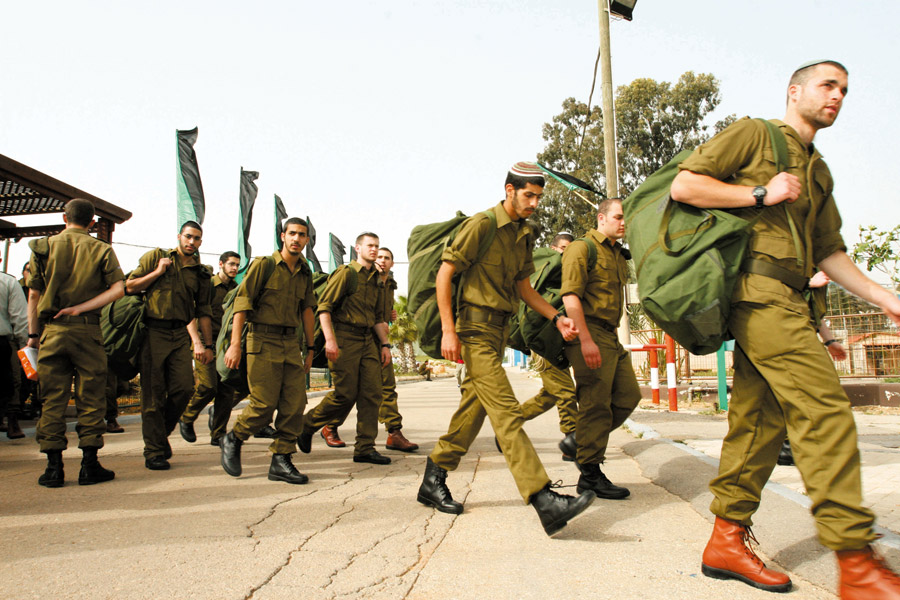 В Израиле призвали в армию еще 16 тысяч резервистов
