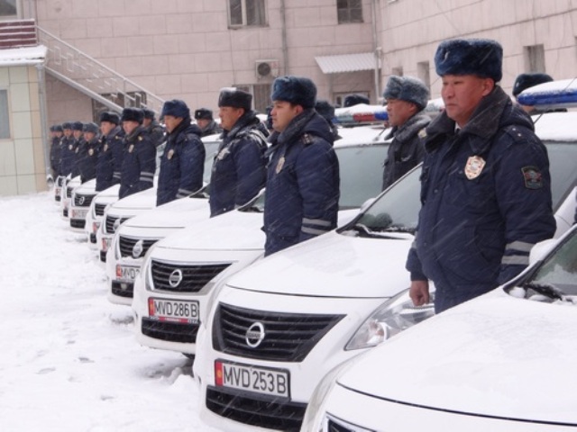 Автопарку спецбатальона дорожно-патрульной милиции ГУВД Бишкека подарили еще 10 машин
