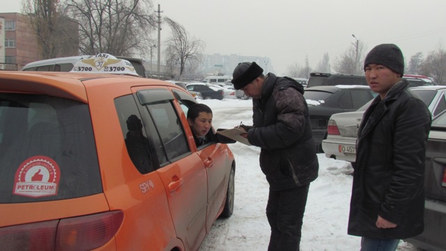В Бишкеке за день сотрудники ДПС выявили 132 нарушения ПДД
