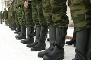 Некоторые солдаты срочной службы поддерживают дедовщину, считают эксперты