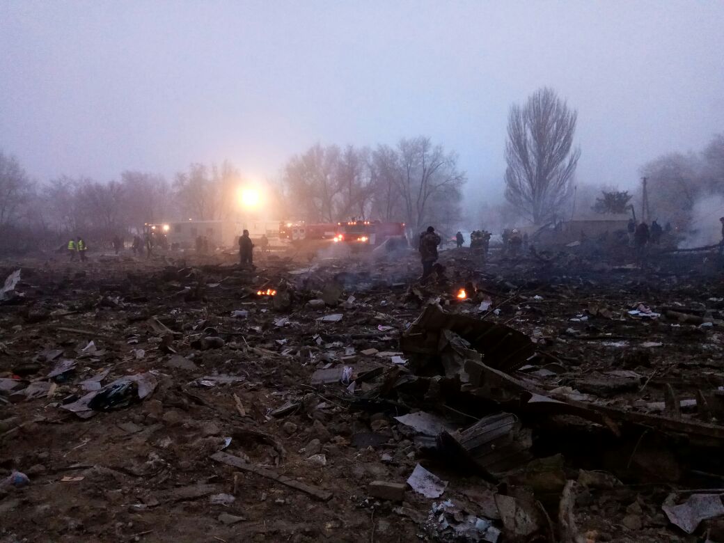 Аэропорт Манас закрыт из-за катастрофы грузового самолета под Бишкеком