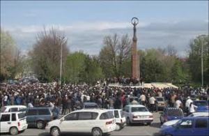 В Джалал-Абаде митингующие сторонники Камчыбека Ташиева намерены установить юрты