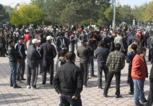 В Джалал-Абаде сторонники Камчыбека Ташиева временно прекратили митинг, оставив юрты