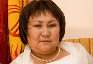 Первомайский суд обязал ЦИК рассмотреть заявление Токтайым Уметалиевой о возврате ей 100 тысяч сомов