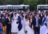 30 пар одновременно поженились в Казахстане