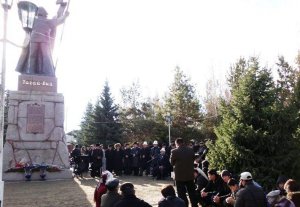 В Караколе состоялось открытие памятника основателю кыргызского народа Тагай бию