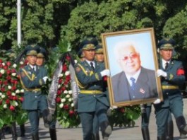 В Кыргызстане прощаются с политическим деятелем Турдакуном Усубалиевым