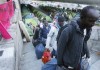 В Париже власти начали выселение более 700 мигрантов из лагеря на севере города