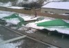 В Баткенской области школьный навес, не выдержав снега, обрушился на учеников