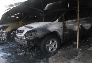 На одной из станций техобслуживания в Бишкеке сгорели 5 легковых автомашин