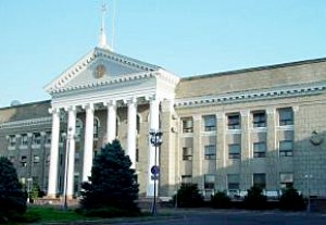 Мэрия Бишкека: «Учеников и педагогов школы рабочей молодёжи № 7 не выгнали, а переселили в другое здание»