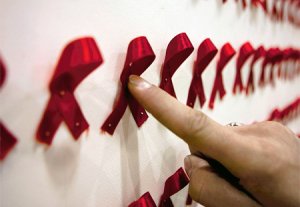 В Бишкеке волонтеры проверяют знания горожан о ВИЧ