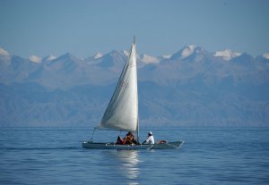 Пакистан подарил Кыргызстану лодки