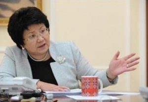Роза Отунбаева удостоена медали «Акыйкат»