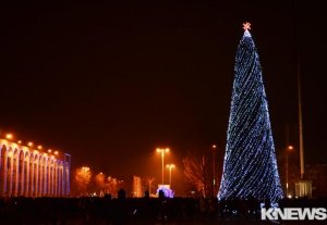 Власти зажгли огни главной новогодней елки Кыргызстана