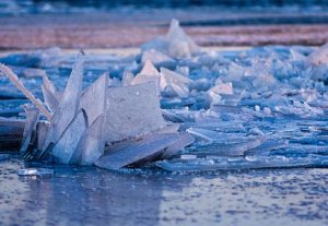 Из бюджета Чуйской администрации выделено 365 тысяч сомов для подрыва льда в реках Ала-Арча и Аламедин