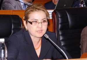 Бодош Мамырова: «Почему Дамира Ниязалиева делает заявления от имени других фракций?»
