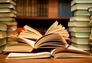 Международные организации издали почти 100 тысяч книг для кыргызстанских школьников