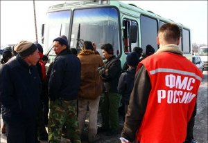 В 2010-2011 годах более 75 тысяч трудовых мигрантов из Кыргызстана получили разрешение на работу в России