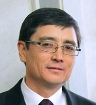 Новый парламентарий Абдыманап Кутушев дал присягу в Жогорку Кенеше