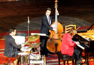 «Kishi Mitsuaki Trio» включил в свой Бишкекский концерт песню специально для Кыргызстана (Видео)