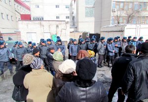 Между сторонниками Азамата Мурзалиева и сотрудниками милиции произошла потасовка