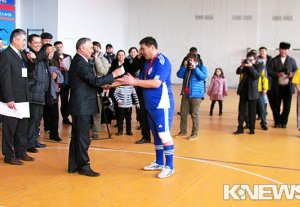 В Бишкеке проходит турнир по футзалу среди депутатов и министров