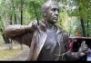 В Бишкеке похищен памятник журналисту Геннадию Павлюку