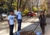 Активисты партии «Республика» убрали мусор с улиц Бишкека