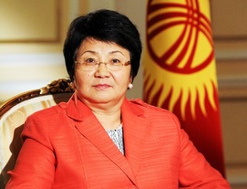 Роза Отунбаева повысила ранг 5-ти дипломатов