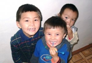 Волонтер: «Многие дети, живущие на юге Кыргызстана, из еды признают только лепешку и чай»