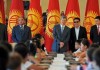 Атамбаев наградил детей-шахматистов