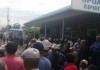 У облгосадминистрации Джалал-Абада вновь собрались митингующие