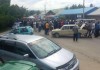 Перекрывшие дорогу Бишкек-Ош ждут решения суда по избранию меры пресечения Медеру Усенову