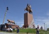 В Оше вокруг памятника «Айкол Манас» незаконно создают стихийный рынок