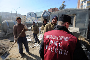 Кыргызстан планирует открыть 7 миграционных представительств в России