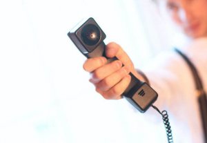 Избитой продавщице «Бета Сторес» угрожают по телефону