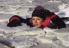 Сотрудник МЧС спас тонущих мальчиков, которые попали под лед