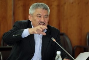 Бекназаров: Атамбаев может повторить судьбу Акаева и Бакиева