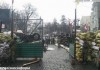 На Грушевского, в центре столицы Украины, протестующие установили ворота между баррикадами