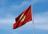 На центральной площади Оша ежеквартально обновляют государственный флаг