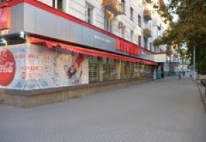 Омурбек Бабанов сообщил, что в супермаркетах сети «Народный» нарушают законодательство