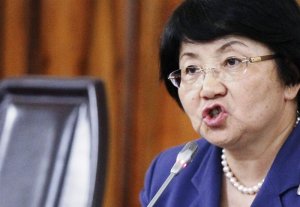 Глава государства назвала Омурбека Текебаева «безответственным»